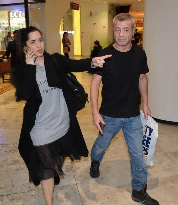 Yllardr seslendirdii arklarla dinleyicilerin kulaklarnn pasn silen Yksel, bu kez arabesk arkdaki hnerlerini gzler nne serecek. Yeni albmnde bu trdeki eserlere farkl bir soluk getirecek olan Levent Yksel, projesi iin ise arabeskin ordinarys Burhan Bayar ile birlikte stdyoya girecek