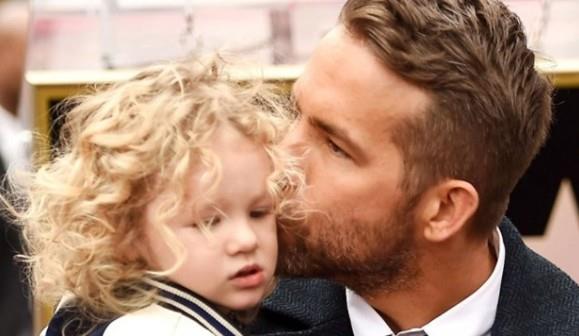 Ryan Reynolds ve kz James/ Yakn zamanda ikinci kez baba olan Reynolds, "Kzm bana baba dediinde ona ulamak iin beton duvar aarm. Bu lgnca" dedi.