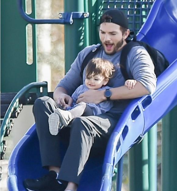 Ashton Kutcher ve kz Wyatt / Ei Mila KUnis ile birlikte iki yl nce kzn kucana alan Ashton Kutcher, birka ay nce de ikinci kez baba oldu. Babalk hakknda, "Dnyadaki en mkemmel ey. Beni daha iyi olmaya tevik ediyor" yorumunu yapt.