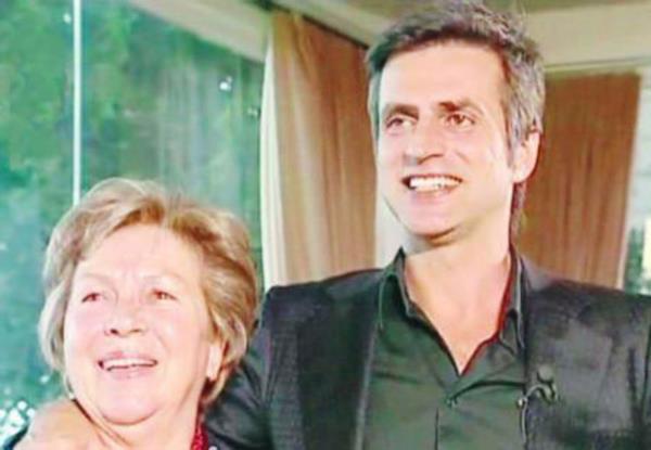 nl rock Teoman annesi aziment Hanm ile birlikte.