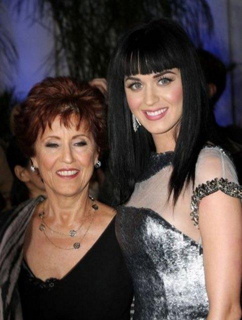 Katy Perry`nin annesi Mary Hudson