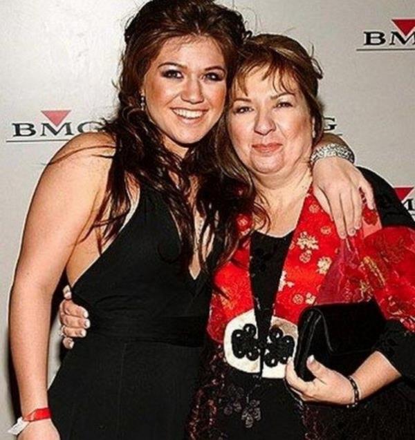 Kelly Clarkson`n annesi Jeanne Rose