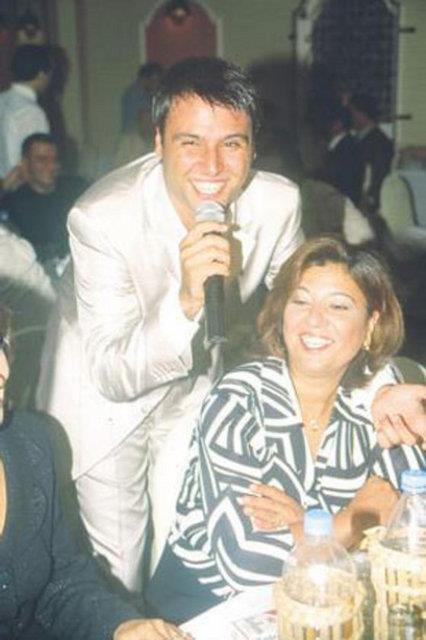 Suzan Hanm ilk kez, olu Alian'n canl performansn izlerken grntlendi.