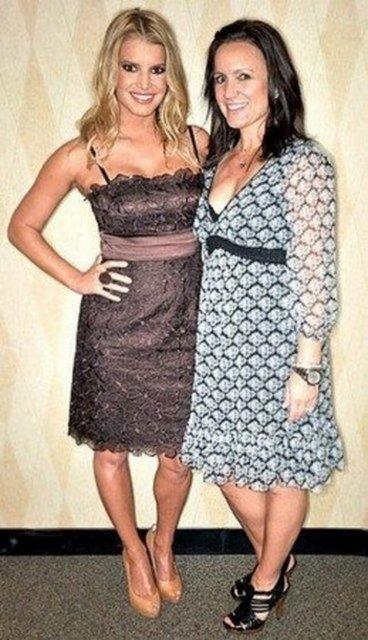 Jessica Simpson`n annesi Tina Simpson