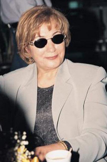 NEE TEVETOLU. Nee Hanm'n olu kendisini dnya apnda kantlam bir isim.