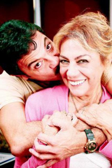 Olu iin hereyi gze alacan syleyen lhan, oyuncu Kerem Alk'n en byk destekisi.