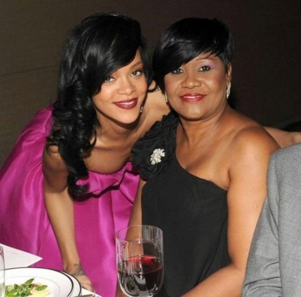 Rihanna`nn annesi Monica Fenty