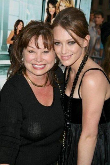 Hilary Duff`n annesi Susan Duff