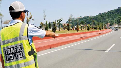 Tasar ile A1, A2, F, H, B, G, C, D ve E snf src belgeleri rafa kalkyor. Trk srclerin AB lkelerinde sknt yaamasna neden olan 9 ayr ehliyet snf 17 ayr snfa kyor. Yeni src belgeleri; A1, A2, A, B1, B, BE, C1, C1E, C, CE, D1, D1E, DE, F, G ve K snfndan oluacak. Aday srclere K snf src belgesi verilecek.