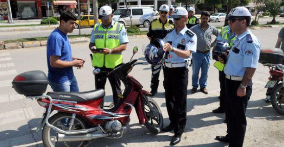 <p><b>Motosiklet iin ya snr 16</b></p>     Motorlu bisiklet ve motosiklet kullananlara verilecek M, A1 ve B1 snf src belgeleri iin aranan ya art 17'den 16'ya ekildi. Her snf src belgesi ile "moped" olarak bilinen motorlu bisikletler srlebilecek.