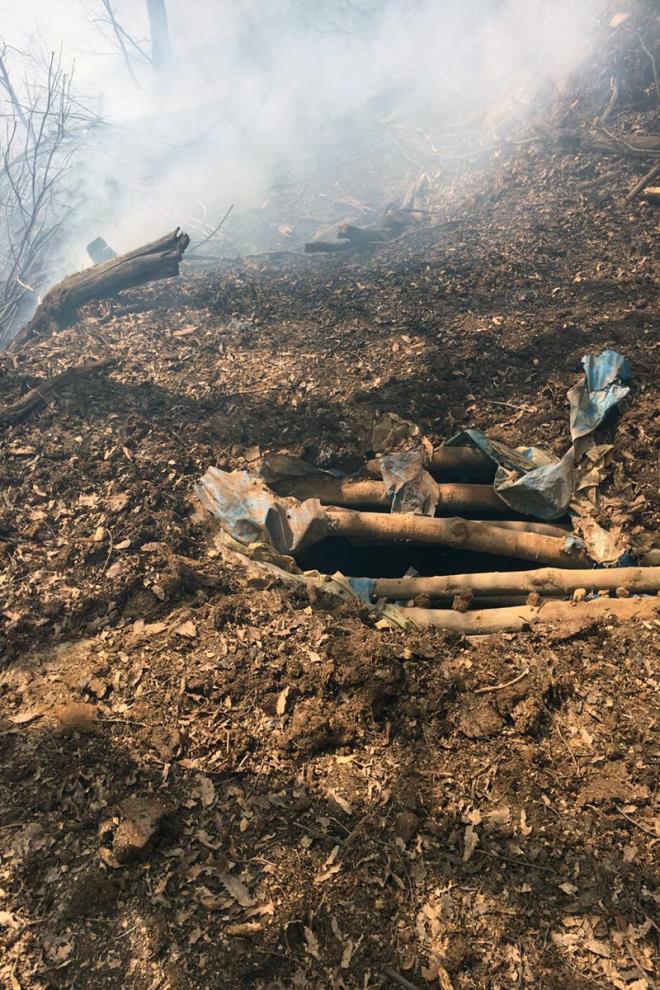 "Operasyon blgesinde devam eden arama tarama faaliyetinde 12 kalanikof piyade tfei, 1 M-16 piyade tfei, 1 tabanca, 200 gram C4 plastik patlayc, 1 roketatar, 5 M-16 piyade tfei arjr, 54 kalanikof piyade tfei arjr, bin 216 adet kalanikof fiei, 98 adet M-16 piyade tfei arjr, 9 kilogram amonyum nitrat, 1 el yapm patlayc kumandas, 4 el telsizi, 1 byk telsiz, 2 srt antas, 100 metre kablo, 9 hcum yelei, 9 tp, 30 litre benzin, 5 ak, 1 diki makinesi, 11 emsiye, 2 uyku tulumu, ok sayda rgtsel dokman, dijital malzeme ve yaamsal malzeme ele geirilmitir."