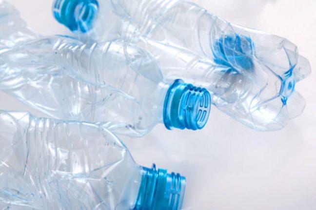 zetleyelim: 2,4 ve 5. plastikler insan salna zararsz olduklarndan, onlara ait sembolleri grdnz rnleri almaktan ekinmeyin!Muhtemelen siz de imdiye kadar bu sembolleri grmsnzdr ancak ne anlama geldiklerini bilmiyorsunuzdur. nsanlar plastik ieler hakknda bilinlendirmek iin bu bilgileri paylamay unutmayn.