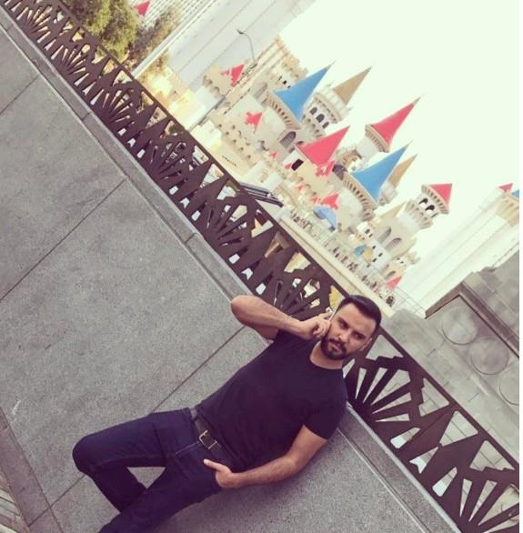 Alian Instagram hesabndan yapt video paylamna "11 yandayken elbisesi ve elinde mikrafonuyla "Odam Kire Tutmuyor" trksn okuyan bu ocuu tandnz m?" notunu ekledi.