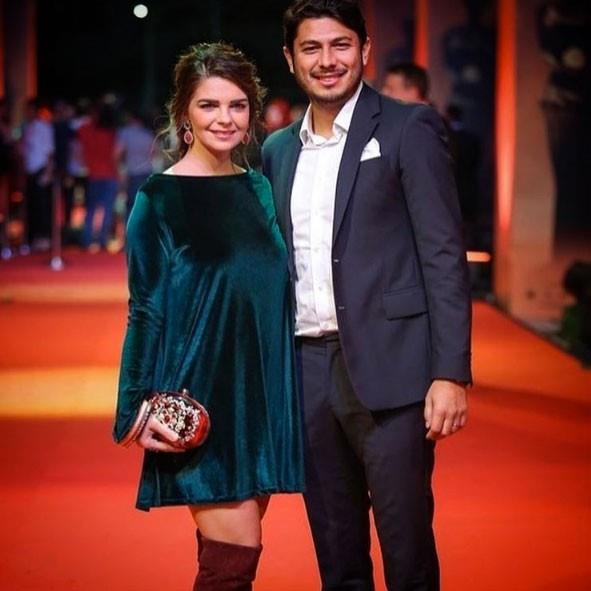 "Tek ocuk yetmez, en az iki ocuk art" diyen Karahan, geen yl ikinci bebeine hamile kalmt. .