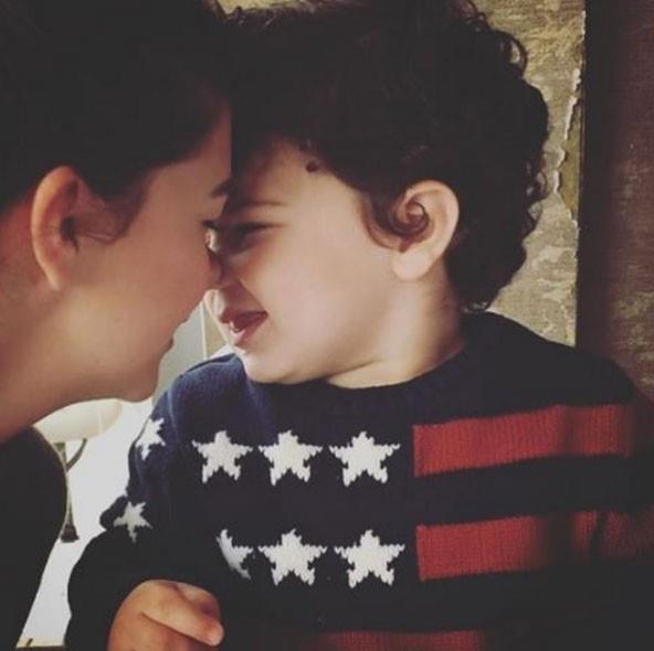 nl oyuncu Pelin Karahan da nce bebek, sonra nikah modasna uyup 24 Haziran 2014'te Bedri Gntay ile evlenmi ve 27 Aralk'ta da oullar Ali Demir'i dnyaya getirmiti..