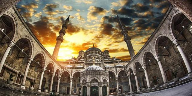 Muhteem Yzyl, Muhteem Yzyl Ksem, Dirili Erturul ve Payitaht dizilerinden sonra yeni bir Osmanl dizisi daha geliyor. ABD merkezli Trk film irketinin kitaptan uyarlayaca dizi, Trkiye&#8217;de ngilizce olarak ekilecek.