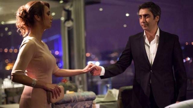 Kurtlar Vadisi dizisinde uzun bir sre Savc Leyla karakterini canlandran idem Batur, hayranlaryla bulumak iin gittii rdn'de srpriz bir teklif ald. Vadi izleyicilerinin beenerek izledii oyuncu 5 yl boyunca 163 blmde rol almt. 2015 ylnda 'Hi mutsuz anm olmad" diyerek veda eden Batur imdi yeni bir projede yer alacak. Kurtlar Vadisi Pusu dizisinin "Savc" s zellikle Ortadou'da byk hayran kitlesine sahip...