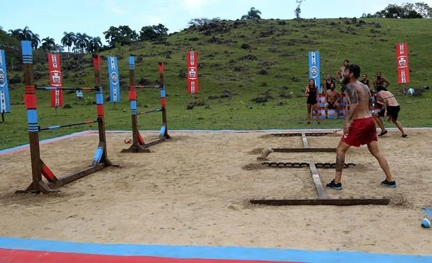 Survivor'n son blmnde nller takm ile gnlller takam eitli yiyeceklerden oluan piknik paketi dl oyununda kar karya geldi.    Nefes kesen yarmay nller takm kazand.