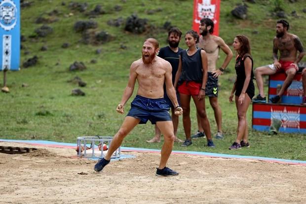 <p>Survivor'n 10. haftasnda pazar gn Bil Bakalm oyunuyla balad. Oyunu kazanan isim ise nller takmndan Furkan oldu. </p>  <p>  Elemeye konseyine kalacak 2 kiinin daha belirlenecei dokunulmazlk oyununu ise nller takm kazand.</p>