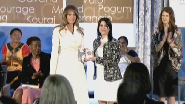 Cinsel istismarda bulunan kzlara ve ailelerine de seslenen zkan, "Benim kzlarmn anneleri mkemmel anneler. Trkiye'nin anneleri ocuklar okusunlar diye her trl uras veriyorlar. Tarlada maydonoz ekiyorlar, marul ekiyorlar, afet geliyor belki kar geliyor ve hereyi gtryor ama onlar tekrar mcadele ediyor. Dier ocuklara da yardm edeceiz ve ben mrn yettiince sonuna kadar takip edeceim." eklinde konutu.