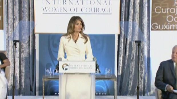 zmir'de 17 Mays 2014&#8217;te jandarmaya yaplan telefon ihbarnda Menderes ilesi Sancakl Mahallesi'ndeki ilkokulda 20 yldr retmen ve vekil mdrlk yapan Adil 'nin 6 kz renciye cinsel ierikli film izletip, cinsel istismarda bulunduu ne srlm, iddialara ilikin 6 ile 11 yalar arasndaki rencilerin psikolog eliinde ifadeleri alnmt.