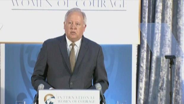 Dava, ayn okulda grev yapan retmen Saadet zkan'n BMER'e ikayetiyle yeniden kamuoyunun gndemine gelmiti. Tutuksuz yarglanan Adil , 28 Haziran'daki durumada yeniden tutuklanmt.