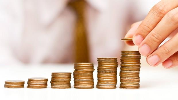 KAMU ALIANLARI BES'E KATILIYOR  <p>Bireysel Emeklilik Sistemi'nde ikinci dnem de 1 Nisan'da balyor. KT ve Mahalli dareler hari kamu kurumlarnda alan memurlarla 250-1000 kii arasnda alan olan iletmeler sisteme dahil olacak. 45 yan altndaki herkes iki ay boyunca brt maan yzde 3' kadar prim deyecek. Kalmak isteyen 1000 lira daha alacak. Her ay yatrd parann yzde 25'i kadar katk alacak. 10 yl ve 56 ya ile emeklilik imkn gelecek. kmak isteyen ise kesilen parasn alp kacak.