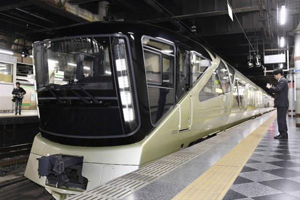 2017'nin en lks tren yolculuunu Train Suite Shiki-Shima treniyle Japonya'da gerekletirebilirseniz...