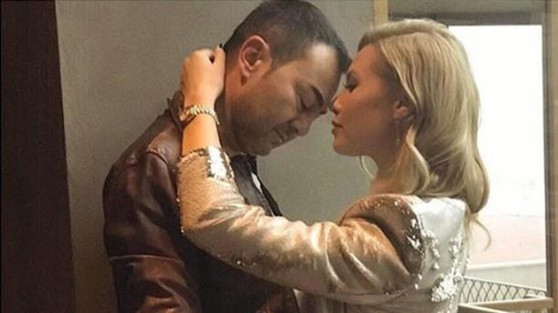 Hayli keyifli anlarn yaand programda Serdar Orta ve ei Chloe Loughnan, Emre Sayg ve sosyal medya kullanclarnn sorularna samimi ve bir o kadar iddial aklamalarda bulundu.