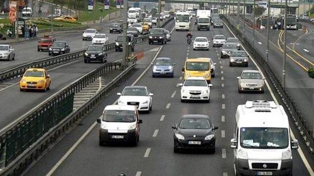 MEVCUT SGORTALILARIN DETRME MKNI VAR   <p>  Hazine&#8217;nin bir sre nce yapt deiiklik ile pahal fiyattan sigorta yapan vatandalar fiyatlarn drmek istiyorlarsa mevcut polielerini iptal etme hakkna kavutu. Bylece halen pahal sigortas bulunan 16.5 milyon ara sahibi polielerini iptal edip tavan fiyattan yeri polie yaptracak.