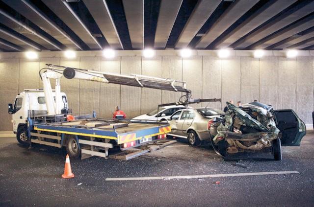 imek, tavan fiyat uygulamas ile mevcut uygulanmakta olan prim tutarlarna gre indirimin, en riskli gruptaki otomobillerde yaklak yzde 28, en dk riskli ara gruplarnda ise yzde 26 olacan, trafie yeni kacak otomobillerde ise mevcut primlere gre ortalama indirimin yzde 40&#8217; bulacan belirterek