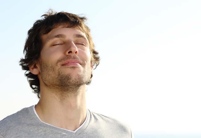 Bu egzersizi stresli ve endieli olduunuzda gece uykunuz blndne veya uyku moduna geemediinizde yapabilirsiniz. Nefesinizi kastl olarak yavalatmak kalp ritminizin yavalamasn salyor bu durum sonucunda da ok abuk sakinleebiliyorsunuz.