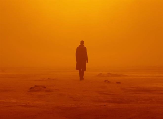 <strong>3. Blade Runner 2049</strong>  Barollerinde Ryan Gosling ve Rick Deckard rolnde Harrison Ford'un boy gsterecei filmin kadrosunda kilit bir rol iin Oscar dll oyuncu Jared Leto da yer alyor. Byk yank uyandran 1982 yapm Bak Srt filminin uzun zamandr beklenen devam halkas olan Blade Runner 2 bir kez daha Philip K. Dick'in romanndan beyazperdeye uyarlanacak. Kadrosunda Robin Wright, Ana de Armas, Carla Juri, Mackenzie Davis, Barkhad Abdi, David Dastmalchian, Hiam Abbass, Lennie James ve Dave Bautista'y bulunduran devam halkasnn ynetmenliini Denis Villeneuve stleniyor. Filmin senaryosunda ise Hampton Fancher ve Michael Green imzas var.
