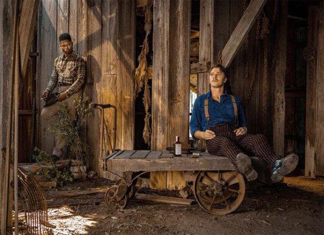 <strong>7. Mudbound</strong>  ki erkek, kinci Dnya Sava'ndan eve, Mississippi krsalndaki bir iftlikte almaya gidiyorlar. Burada, rkla kar savamak ve savatan sonra hayatlarn deitirmek iin mcadele veriyorlar.