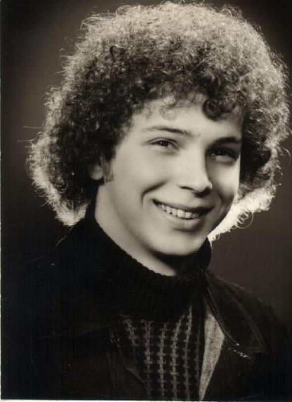 Ayn blgede birde restoran aan Gran gndzleri sandalye imalat yaparken geceleri ise restoran iletiyor.