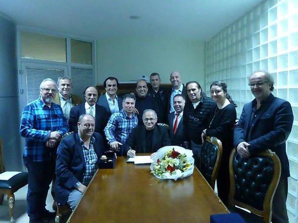 34 yl nce Bodrum&#8217;a tandn da szlerine ekleyen Gran &#8220;1982 ylnda Bodrum&#8217;a tandm. O gnden beri Bodrum&#8217;da yayorum. 2013 ylnda Bodrum&#8217;da tahta sandalye imalatna baladm. Tahtadan sandalye tahtadan masa imal ettim. Bu yl bir de restoran atk eski yahaneyi restoranda evirdik. nsanlar bu restoranda arlayalm istedik. Ara sra Hababam snfnn mziklerini de alyorum restoran da ok gzel oluyor. Nostalji yayoruz buraya gelen insanlarla beraber&#8221; eklinde konutu.