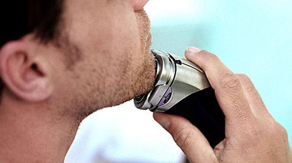 Tra ba reticilerinin raflara dizdii erkek ve kadn rnleri arasnda belirgin bir fark var; fiyat. Kadnlara zel retildii sylenenler dierlerine oranlara ok daha pahal. nce rnn asl i gren ksmyla,yani bayla balayalm. Buna bir cevap verebilmek iin ayn markann hem erkek hem de kadn rnlerine bakmak gerek. reticiler kadnlara zel gnlerde farkl bir bak tr kullanmadklarn sylyor.