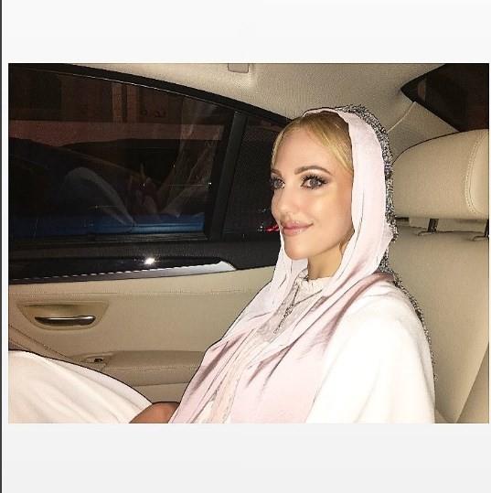 zellikle Muhteem Yzyl dizisiyle ne kan ve Almanya doumlu olan Uzerli zaman getike Trkiye'ye ve yaantmza almaya balad. Can Ate'le yaad iliki sonrasnda diziyi srpriz bir ekilde terk ederek Almanya'ya dnen ve burada doum yapan Uzerli, imdilerde yeniden Trk projelerinde yer almaya balad.