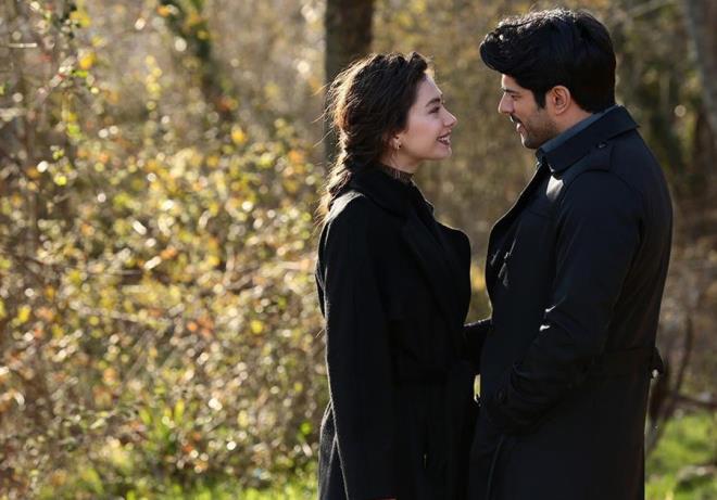 Dizi, reklam arasndan sonra kald yerden deil de, en baa sararak devam etti.