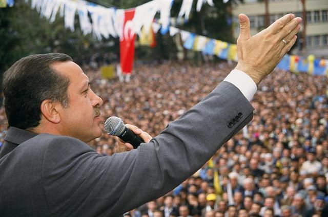 Recep Tayyip Erdoan, 12 Aralk 1997'de Siirt'te halka hitaben yapt konuma srasnda, Milli Eitim Bakanl tarafndan retmenlere tavsiye edilen ve bir devlet kuruluu tarafndan yaynlanan bir kitapta yer alan bir iiri okuduu iin hapis cezasna mahkum edildi ve stanbul Bykehir Belediye Bakanl grevine son verildi.