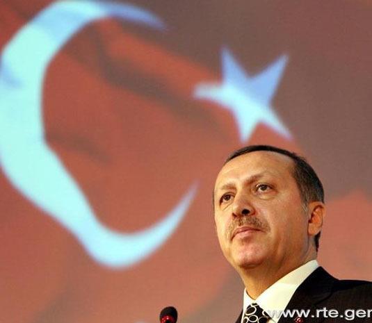 Recep Tayyip Erdoan, 4 ay kald cezaevinden ktktan sonra kamuoyunun srarl talebi ve gelien demokratik srecin bir sonucu olarak 14 Austos 2001'de arkadalaryla birlikte Adalet ve Kalknma Partisi'ni (AK Parti) kurdu ve Kurucular Kurulu tarafndan AK Parti'nin Kurucu Genel Bakan seildi. Milletin tevecch ve gveni AK Parti'yi daha kuruluunun ilk ylnda Trkiye'nin en geni halk desteine sahip siyasi hareketi haline getirdi ve 2002 yl genel seimlerinde te iki parlamento ounluuyla tek bana iktidara tad.