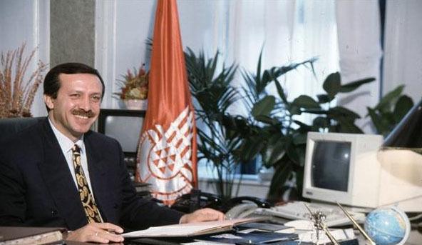 Bylece, Trkiye'nin belediyecilik tarihinde yeni bir r aan Erdoan, bir yandan dier belediyelere rnek olurken, bir yandan da halk nezdinde byk bir gven kazand.