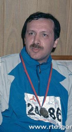 Bu yaplanma, mensubu bulunduu Refah Partisi'ne 1989 Beyolu yerel seimlerinde byk bir baar kazandrrken, yurt genelinde de parti almalar iin rnek tekil etti.