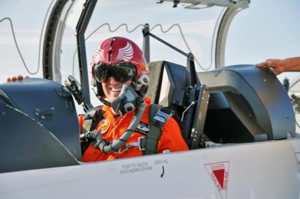 Silahl Kuvvetleri'nin eitim ve silahl hafif yakn hava destei ua ihtiyalar iin TUSA-Trk Havaclk ve Uzay Sanayii A.. mhendisleri tarafndan tasarlanarak retilen Temel Eitim Ua "HRKU", yer testleri ile taksi testlerini tamamlamasn takiben, TUSA'n, Kazan tesislerinde "lk Uuunu" baaryla gerekletirdi.