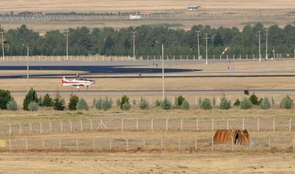 Silahl Kuvvetleri'nin eitim ve silahl hafif yakn hava destei ua ihtiyalar iin TUSA-Trk Havaclk ve Uzay Sanayii A.. mhendisleri tarafndan tasarlanarak retilen Temel Eitim Ua "HRKU", yer testleri ile taksi testlerini tamamlamasn takiben, TUSA'n, Kazan tesislerinde "lk Uuunu" baaryla gerekletirdi.