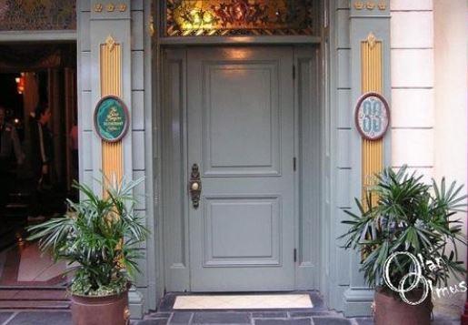 Club 33 / New Orleans    Club 33 isimli bu mekan gizliliine yakr ekilde kapsnda sadece bir numara ile gsteriliyor. Bu kulbe ye olmak istiyorsanz eer 10 bin dolar ile 30 bin dolar arasnda bir cret demeniz gerekiyor.