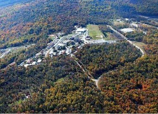 Sadece st dzey devlet grevlilerinin kullanmna ak olan bu alan hem yer altnda hem de yer stnde bulundurduu alanlaryla yksek gvenlik salyor.