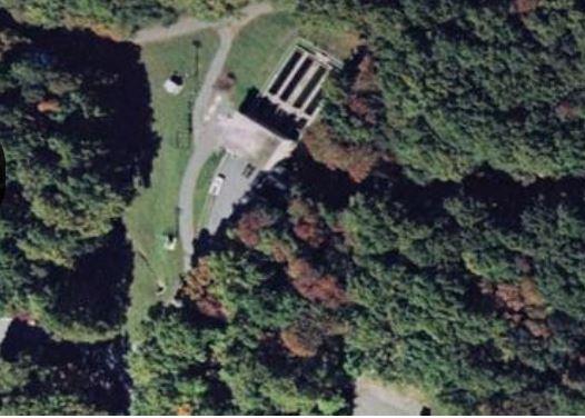 Washington'dan birka dakikalk uu uzaklnda olan bu alana 11 Eyll saldrlarndan sonra Dick Cheney gelmitir. Blge kendi yasalaryla ynetiliyor ve maksimum koruma ile korunuyor. Dardan herhangi bir yabanc bu blgenin yanna bile yaklaamyor.