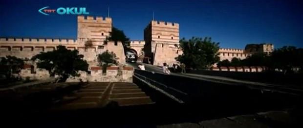 Surlara 96 adet kule ina edildi.