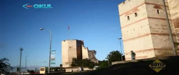 Bu kuleler deiik biide ina edildi. Bunlardan 74' kare, 1'i begen, 5'i altgen...